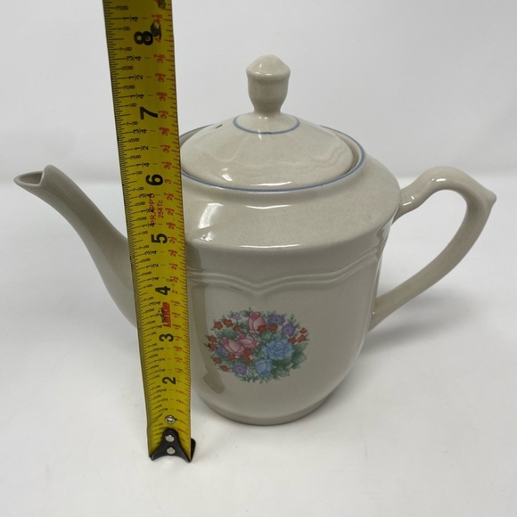 Vintage Spring Meadows Floral Ceramic 4-cup Teapot - Picture 4 of 11